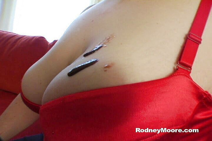 Scale Bustin Babes: Толстушка лизает слюни, ест шоколад, делает минет в винтажном видео