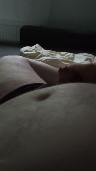 Runkaren32: ฉันกําลังช่วยตัวเองอยู่