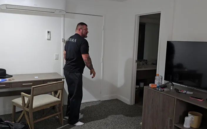 Thomas Colt: Young PAWG Is Sexual Gift for Older Muscle Bull From...