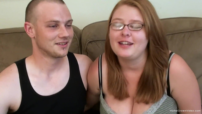 Homegrown BBW: La fidanzata paffuta ha le sue grandi tette naturali coperte...