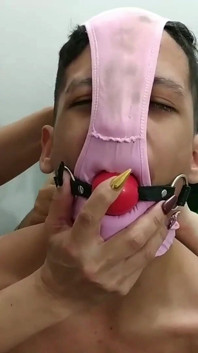パンティーハフティーンガイを支配する