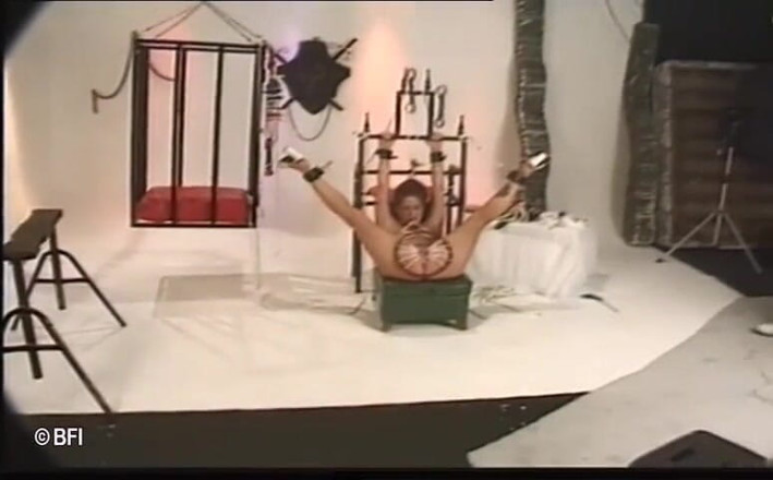 House of lords and mistresses in the spanking zone: Sürtük kızlar için aşırı amcık işkencesi