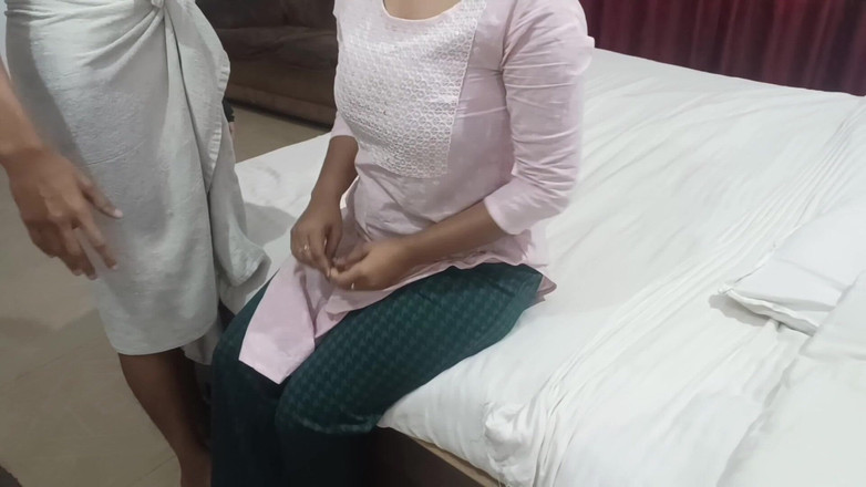 Priya ki Papa: Super ménage à l’hôtel ! Fille latine avec un gros gand, Sehelyaa...