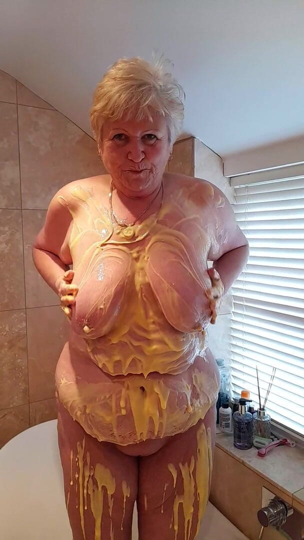 Uk Joolz: Custard boobies