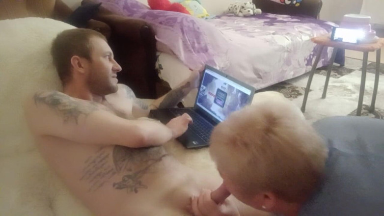 Zona901: I play on the computer I get jerked off and...