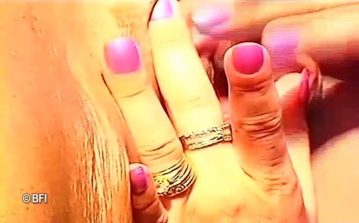 Girls enjoying girls with lesbian daydreamers: Na świeżym powietrzu lesbijki z dwoma seksownymi dużymi cyckami