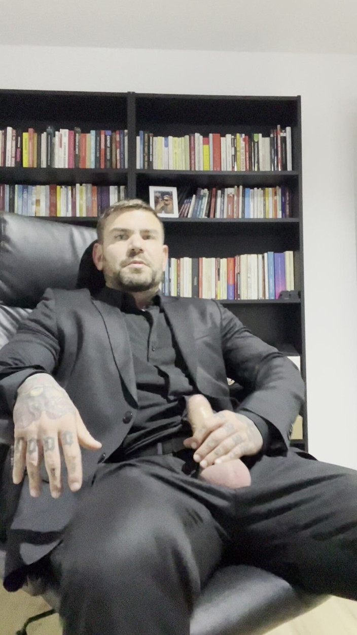 Juan Lucho Gay: Handsome Guy Masturbates in Suit