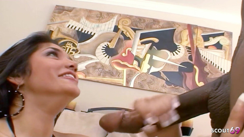 Full porn collection: Leah, MILF latina mince et déjantée, se fait baiser par...