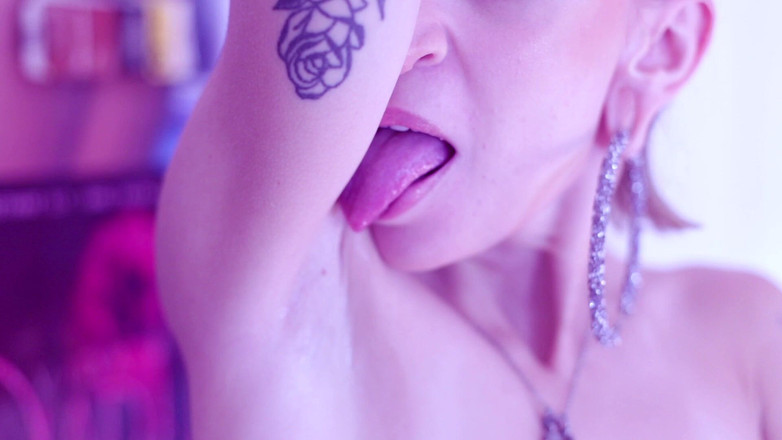 Bia Roman: Masturbacja fetysz pod pachami