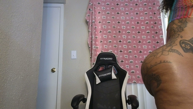 Spoiledprincessxx: Shaking My Big Black Ass