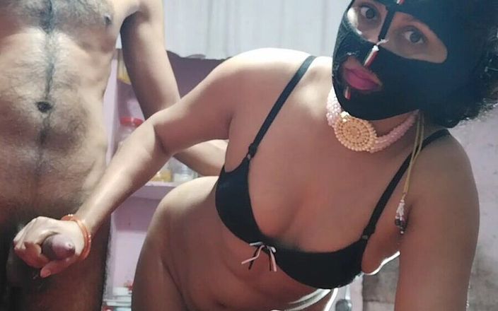 HotBhabhi420: 我在我邻居的嫂子做饭的时候离开了她。