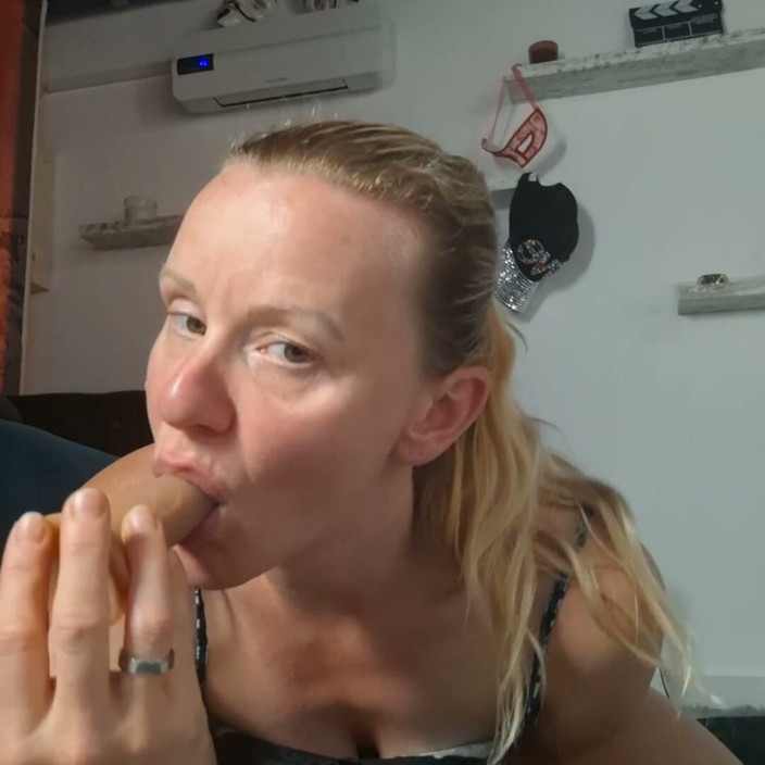steffigeil: Mijn dildo heeft goed werk gedaan. Het werkte alle drie...