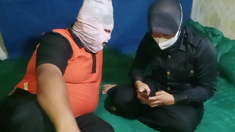 Babang endut: Kontol Di Sepong Satpam Wanita