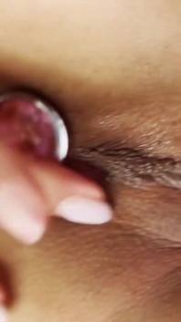 Aku lagi asik ngentot pantatku pakai buttplug dan dientot habis-habisan sama pantera belga