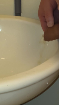 Peeing for Those That Like to Watch
