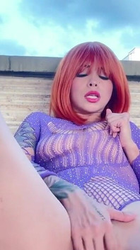Anitta vrea ca toată lumea să o vadă pe terasă cât timp îl păcălește