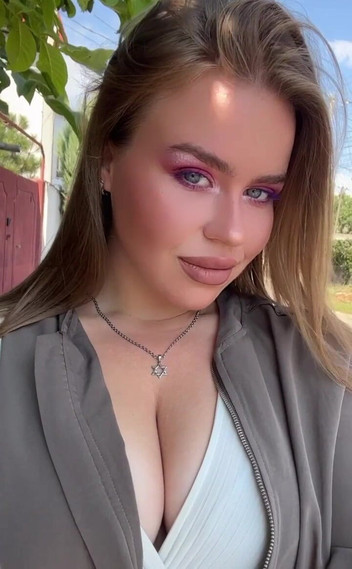 Leosanwada: U Like My Tits or Look in My Eyes Now?