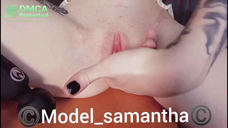 Tattooedsammie: Naughty Office Worker Gets Horny at the Office