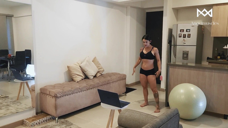 Angel muscles: She Couldn't Oppose the Temptation to Reach Out