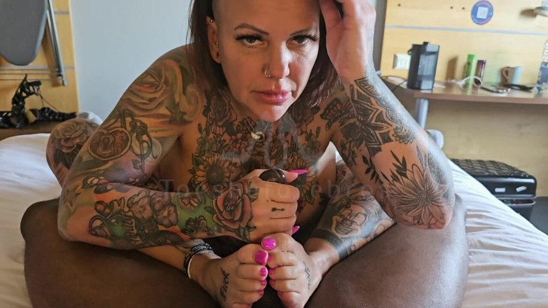 ToesBeforeBros: Tatty Tyler honění a honění chodidly