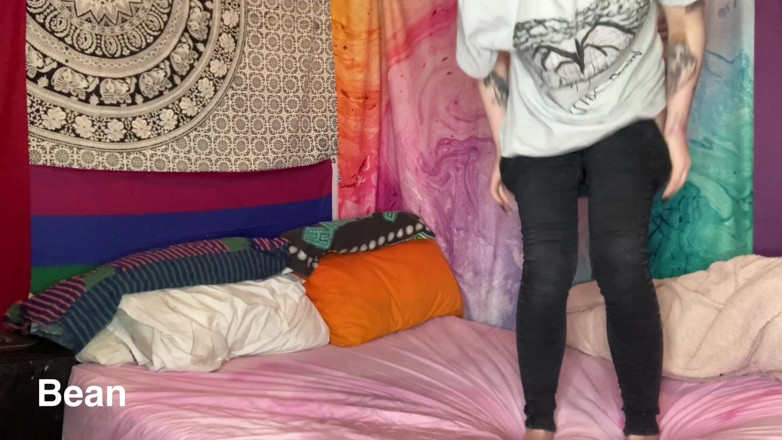 Alice Bean: Orinar en la cama con ropa