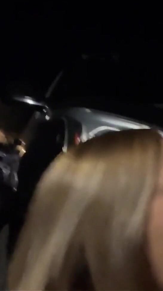Mya Lane: Riskante ehefrau lutscht schwanz in der bar / parkplatz und geht