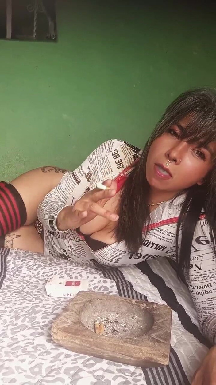Casia Castro: Masa merokok!!