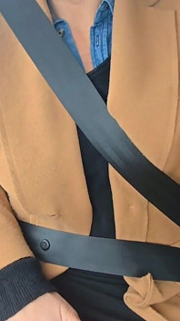 MILF Chaude Et Sexy En Voiture