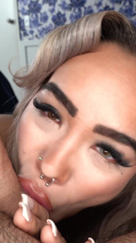 Gotfilled Luna Luxe öffnet ihre muschi für sperma