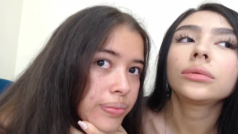 Teen amateur Latinas: Schoolgirls Lick Cock, and Taste Their Tongues While Sharing Saliva