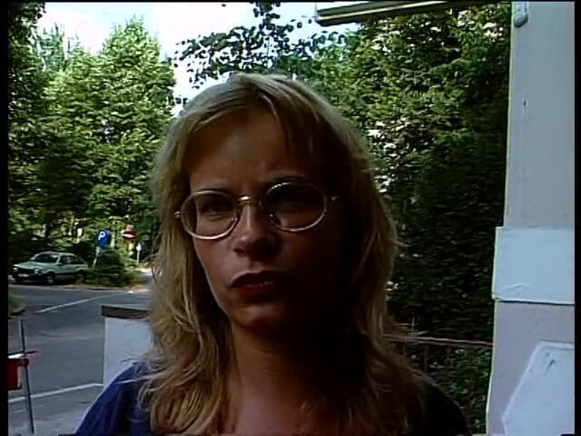 Lucky Cooch: Sexy žena mluví před kamerou