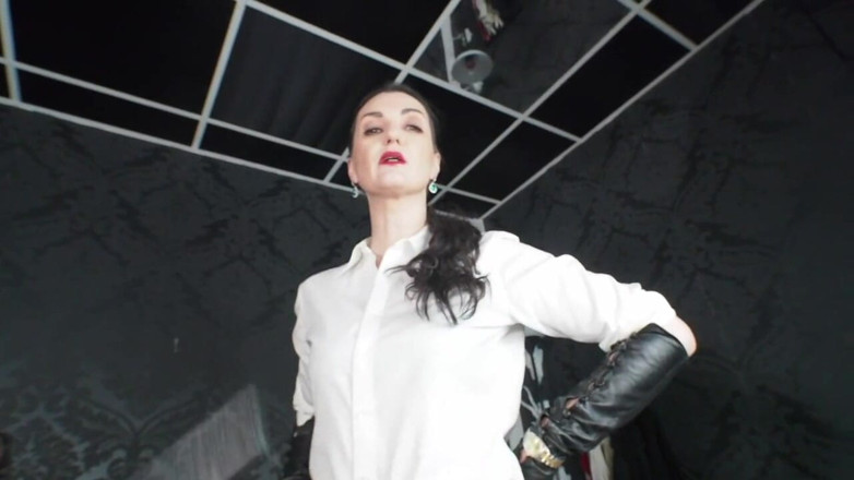 Lady Victoria Valente: JOI เกมสำหรับสตั๊ดม้า: จูบตูดกางเกงขี่ม้าฉันแล้วเลียรองเท้าบูทขี่ม้า!