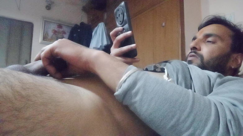 Rajasthani-old-lover: भारतीय आदमी हस्तमैथुन करते हुए।