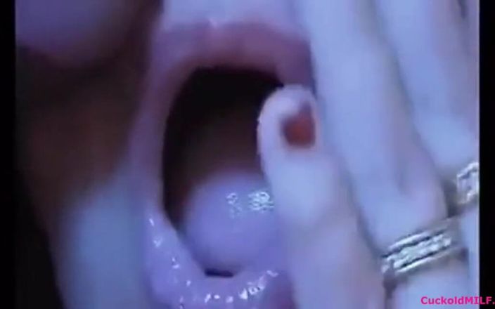 Cuckold MILF: Încornorat milf nu poate renunța la habbits bătrâni