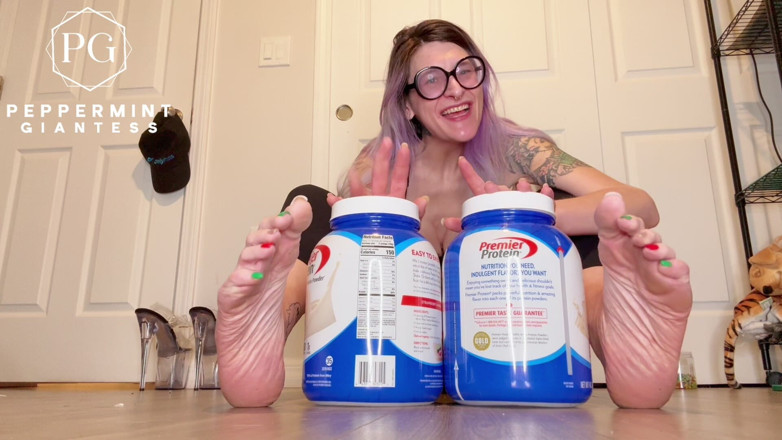 Peppermint Giantess: Mărimea 16 picioare Dominare: cada cu proteine zdrobită ca jucăriile