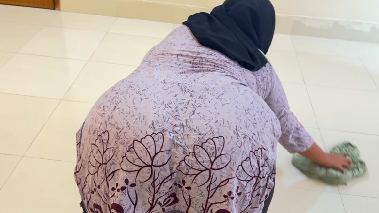 Aria Mia: Gadis arab dengan pantat bahenol dan toket besar lagi asik...