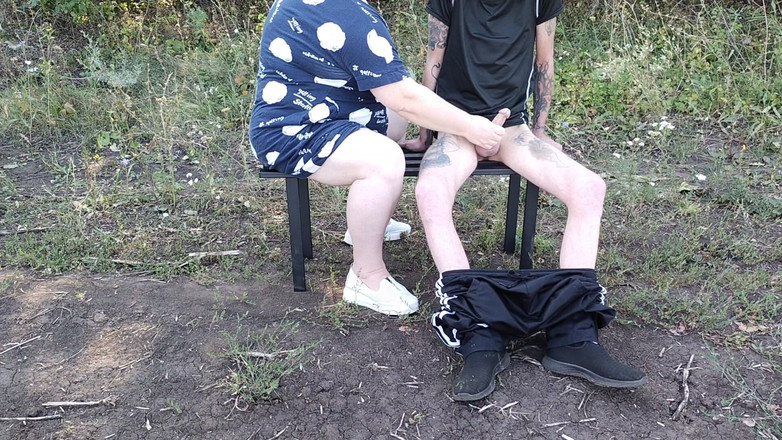 Zona901: Eine freundin in einem park wichst meinen schwanz, bis ich...