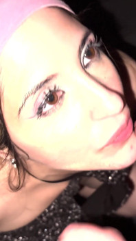 Un Youtubeur Argentin Suce La Bite De Deux Inconnus Dans Un Ascenseur Lors D’une Fête