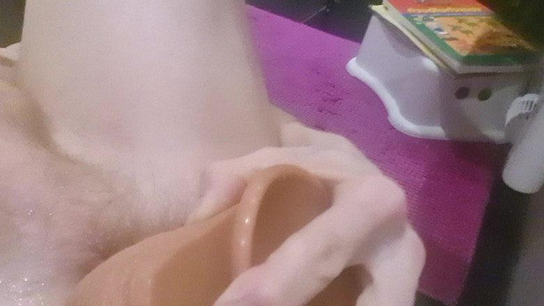 Bigdildo-Boy69: Un grosso dildo salivoso con un sacco di gape