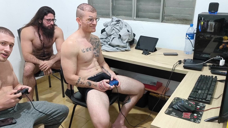 carmonaoficial: 3 Heteros Jogando Pelados