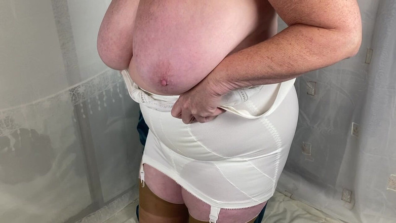Aunty Sandra vintage girdle queen: Tia Sandra strips para você