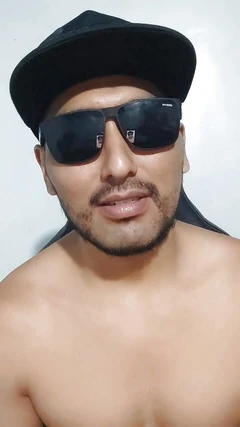 Альфа-самець плює і принижує тобі в обличчя