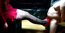 Mistress Redix: Sexy červené šaty a červené vysoké podpatky Extrémní mučení koulí!