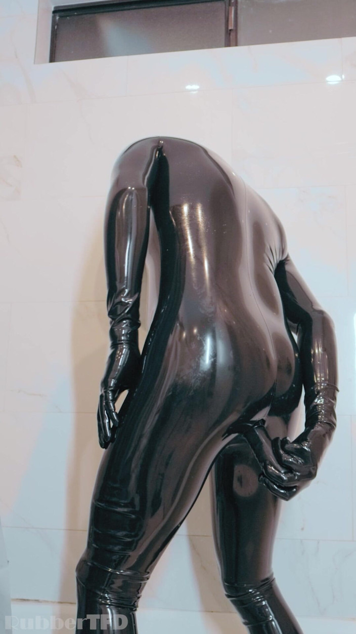 RubberTFD: Rubber Shower Series 5