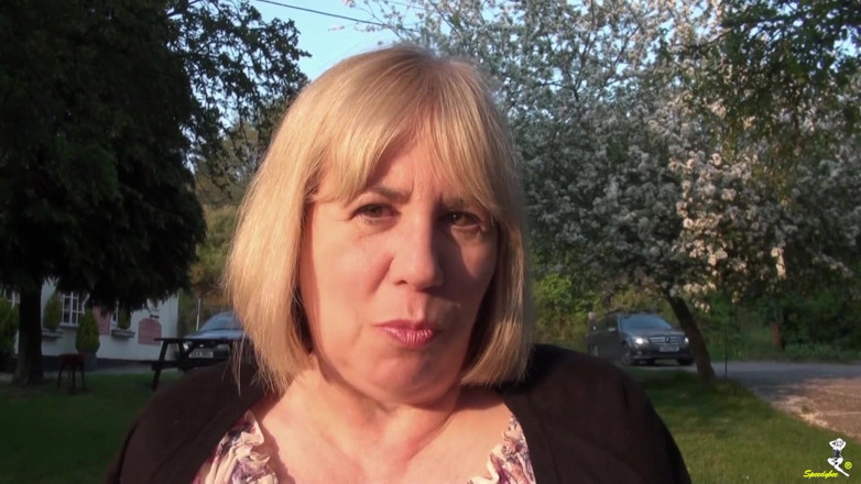 Dirty Doctors Clips: Pissing in the pub garden