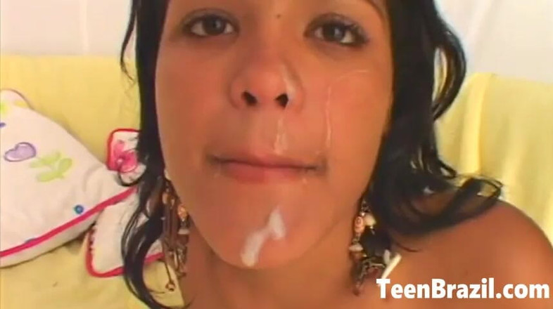 Teen Brazil: Sevimli doğal Brezilyalı genç kız döl yemeyi seviyor
