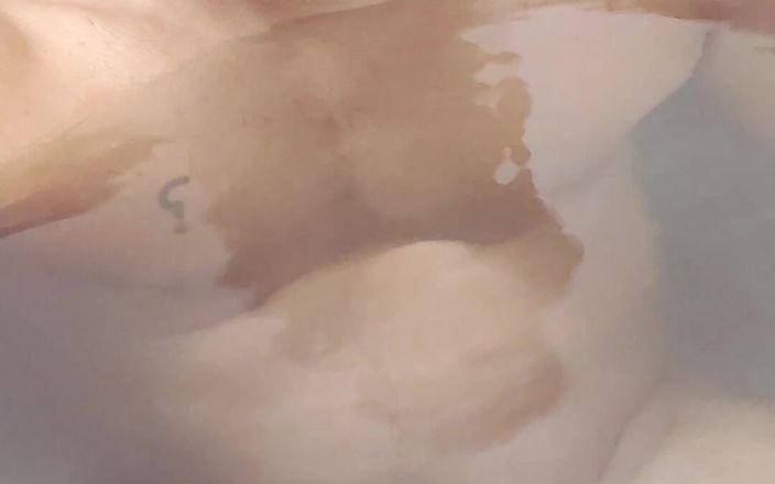 Grayalpha: Sborra nel bagno