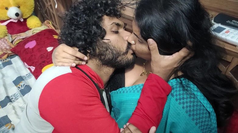 Vaigavarun45: Hot Wife Hard Fuck in Bedroom Saree