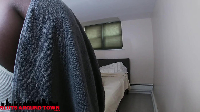 Sluts Around Town: Battle Rapper ponížen a zahýbá Bts