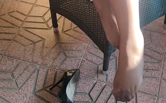 Coryna nylon: Meia-calça e sol para minhas pernas
